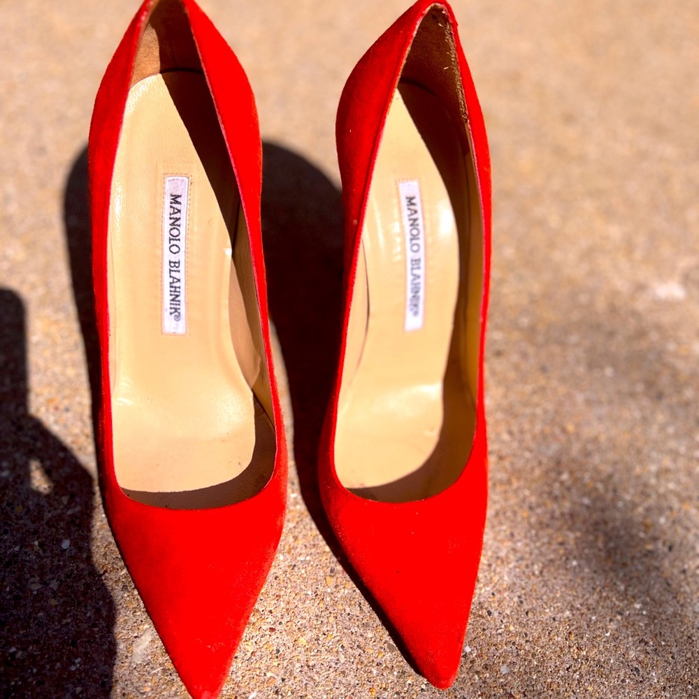 Manholo blahnik suede heels